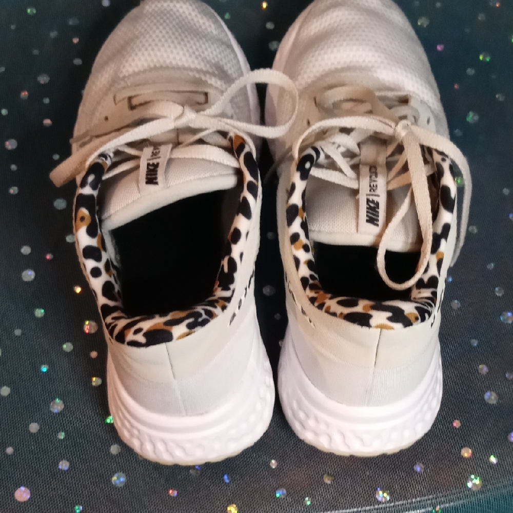 Nike Women’s White Running Shoes with Leopard Print Trim - Picture 4 of 9
